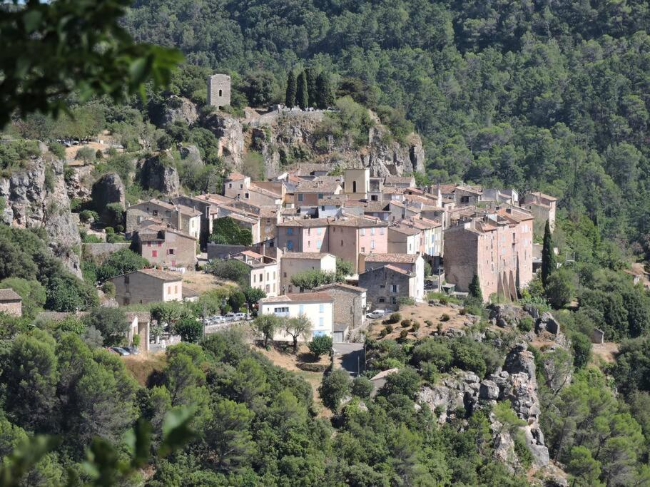 Chateaudouble : Appartement Au Calme ภายนอก รูปภาพ
