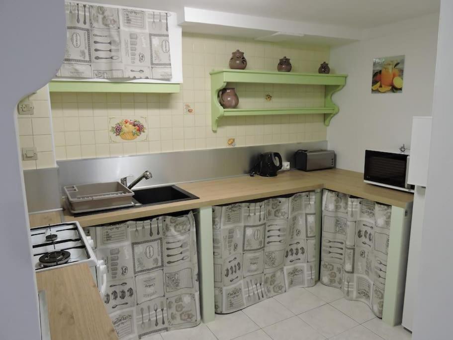 Chateaudouble : Appartement Au Calme ภายนอก รูปภาพ