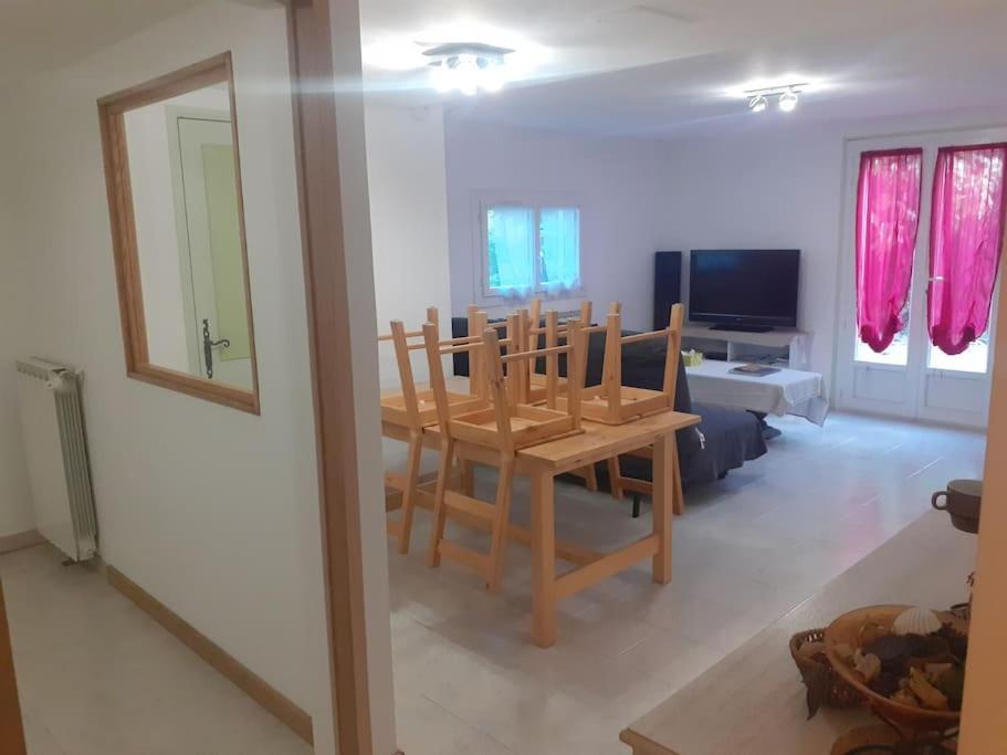 Chateaudouble : Appartement Au Calme ภายนอก รูปภาพ