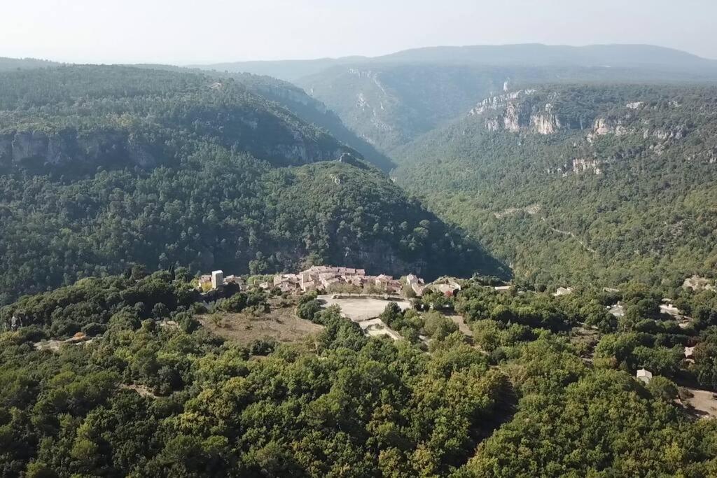 Chateaudouble : Appartement Au Calme ภายนอก รูปภาพ