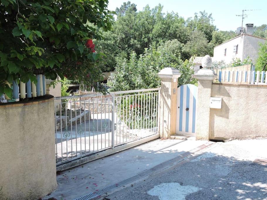 Chateaudouble : Appartement Au Calme ภายนอก รูปภาพ